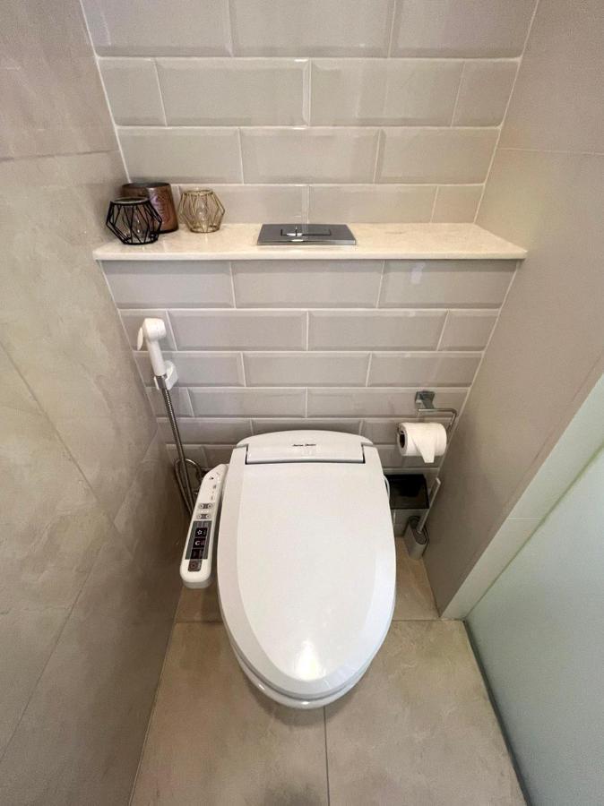 2 Bedroom Luxury Apartment 3 Min Walk From Bts Ekkamai Bangkok Exteriör bild