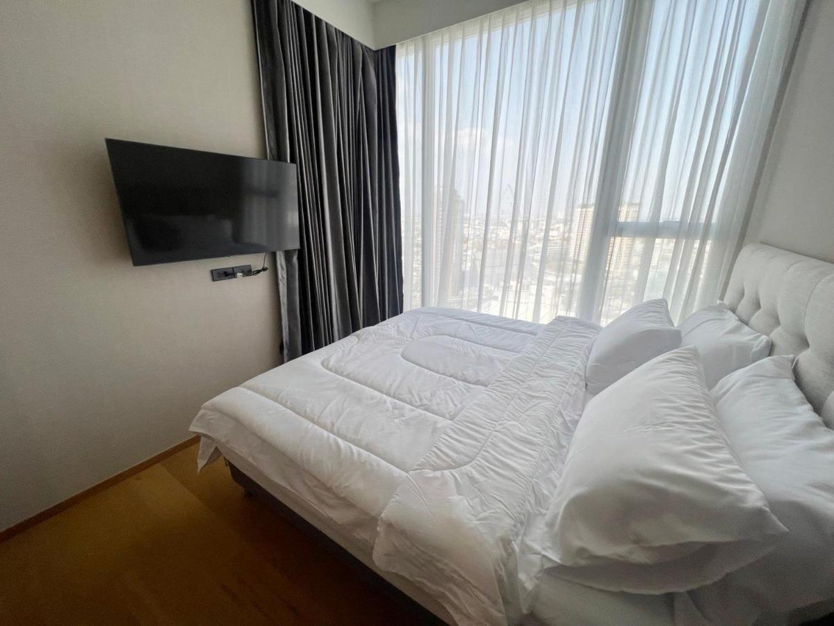 2 Bedroom Luxury Apartment 3 Min Walk From Bts Ekkamai Bangkok Exteriör bild