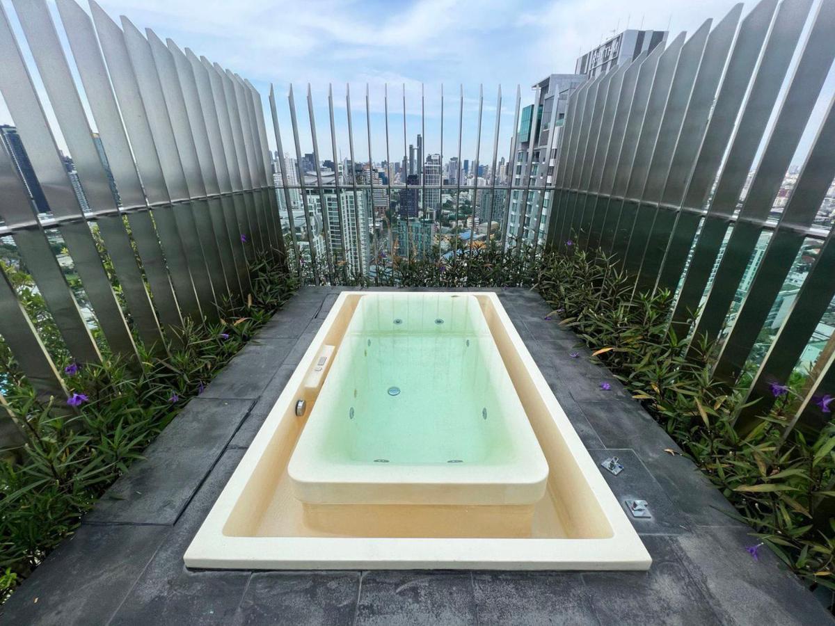 2 Bedroom Luxury Apartment 3 Min Walk From Bts Ekkamai Bangkok Exteriör bild